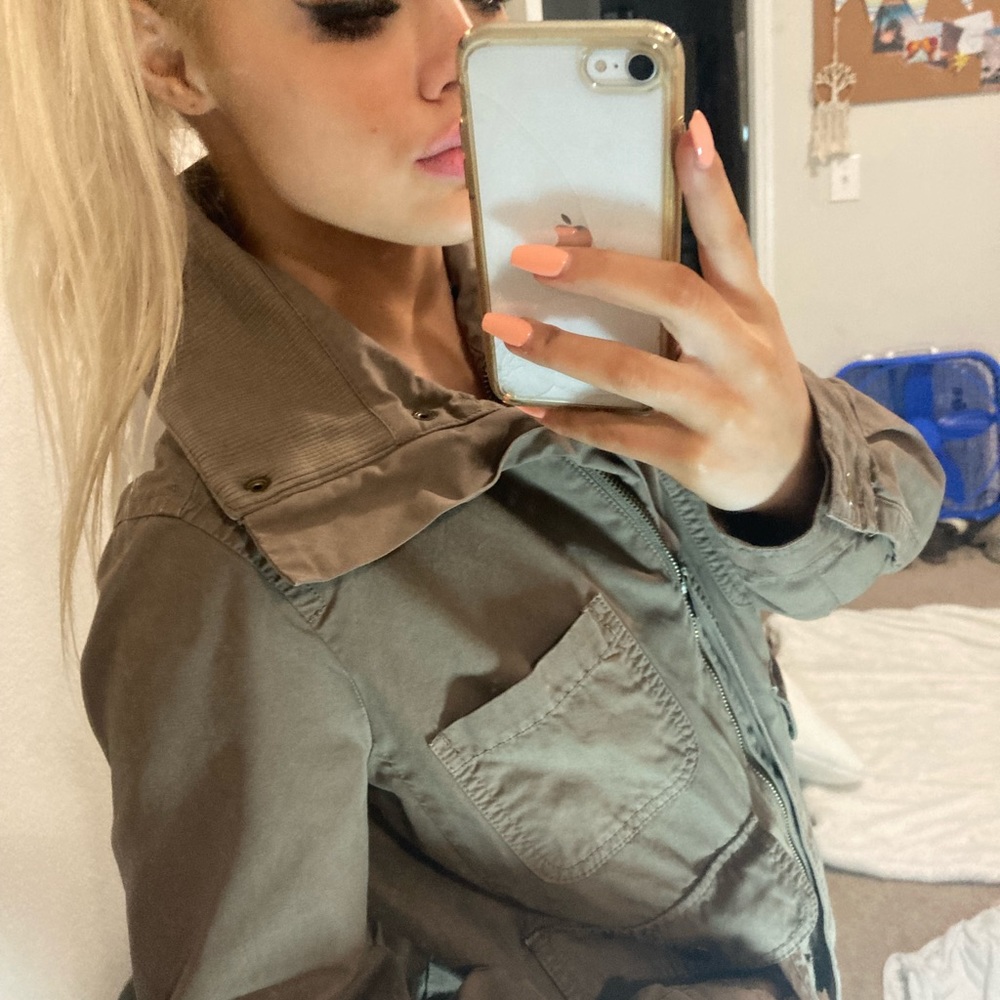 J CREW JACKET 🧥🦚